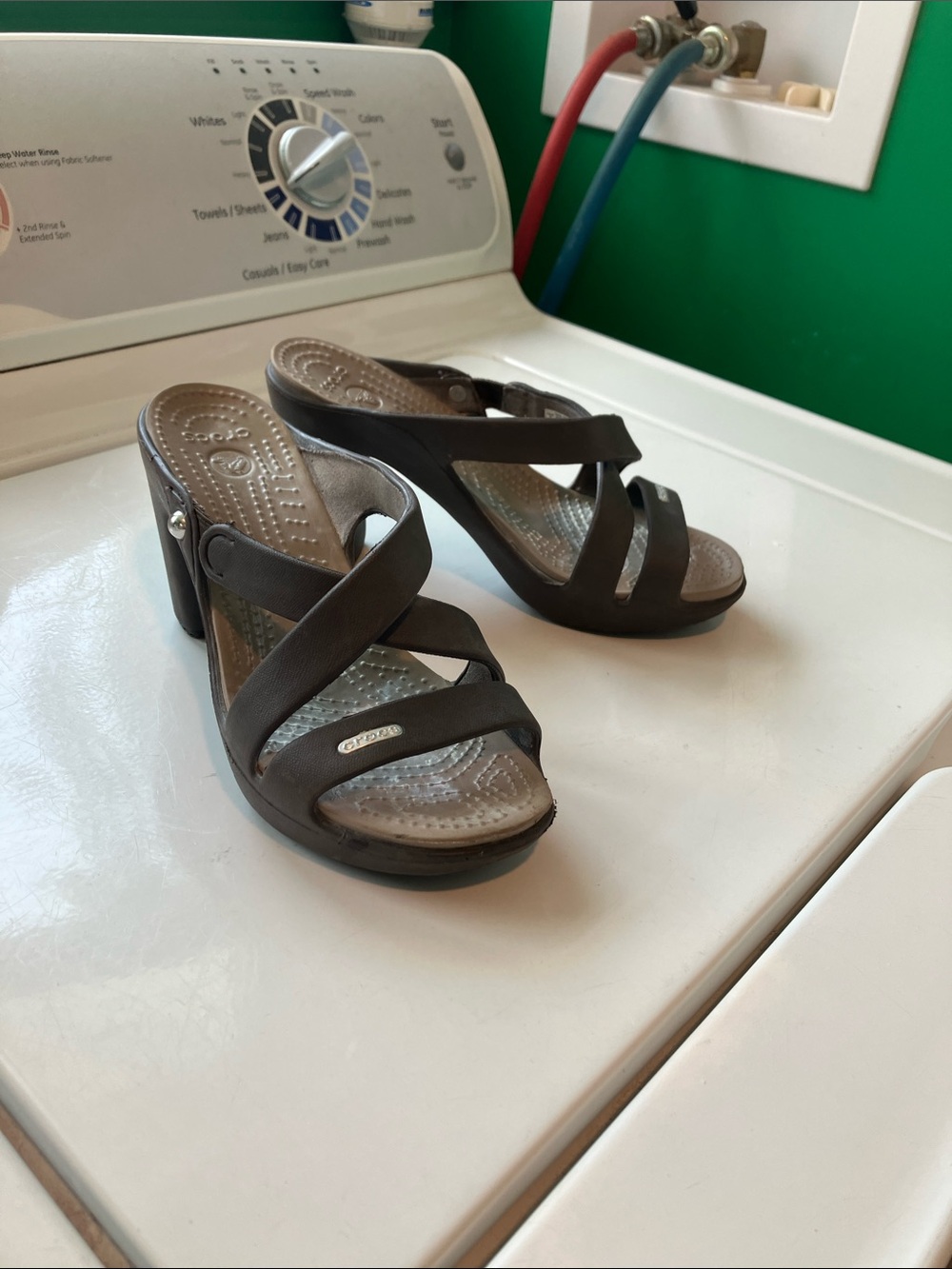 Crocs Cyprus IV Brown Strappy Sandals - size 5 rubber high heels